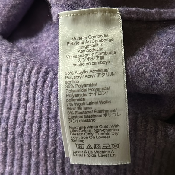 Super soft JCrew Lavender sweater, long sleeve with splits at side - Picture 2 of 2